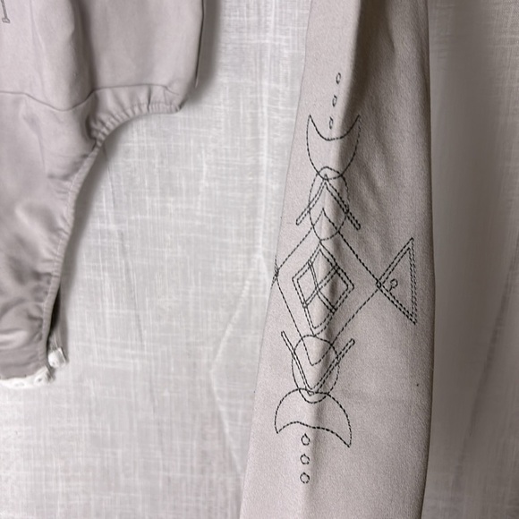 NWT Manière de voir,grey bodysuit graffiti embellished,alien,astrology , grunge - Picture 11 of 14